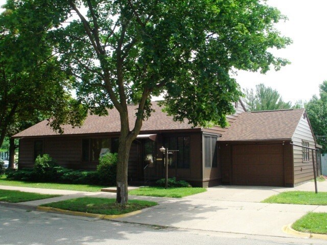 Primary Photo - 1003 9th St S