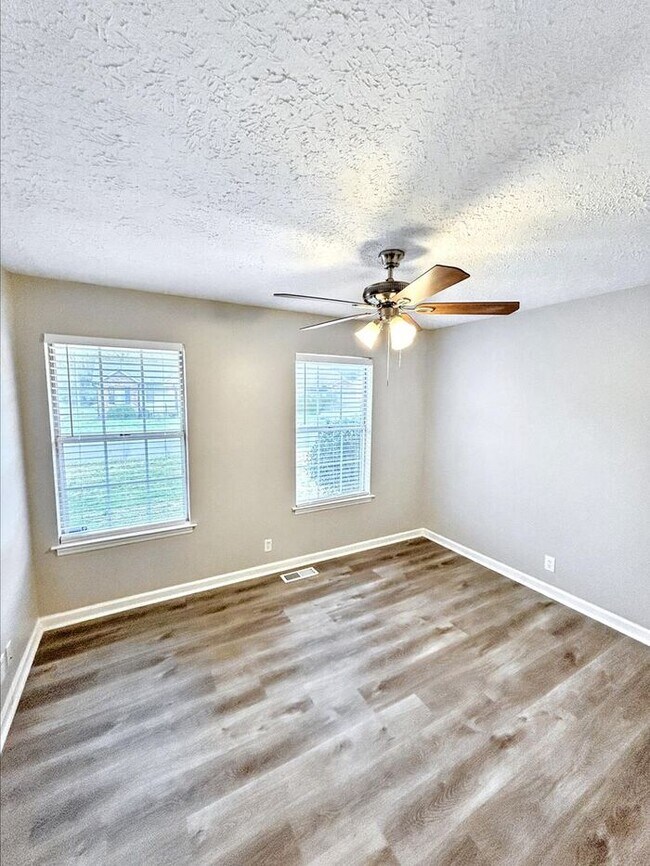 Building Photo - 2549 Slaydon Dr