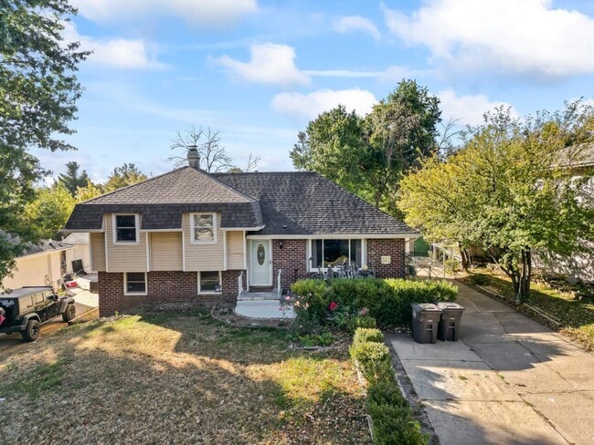 Building Photo - 323 Scandia Ave