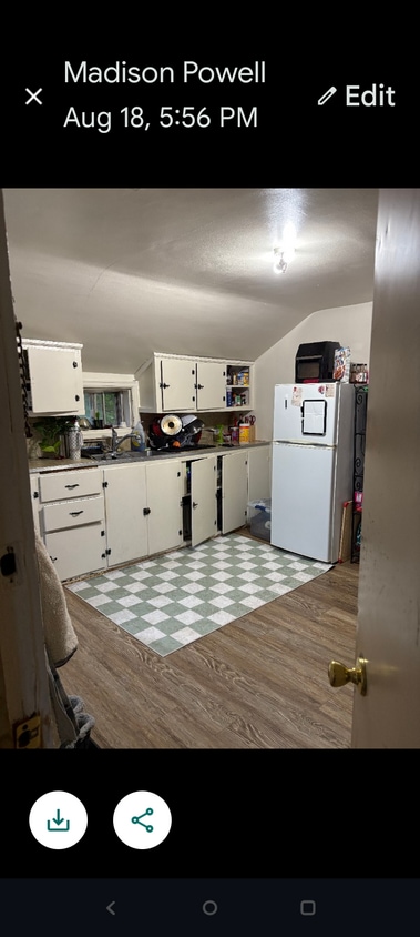 Primary Photo - 209 Diamond St