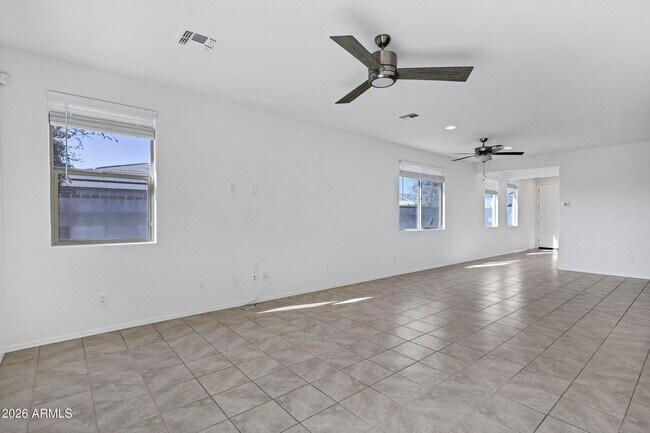 Foto del edificio - 18767 W Solano Dr