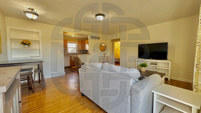 Foto del edificio - 1258 N Crestway St