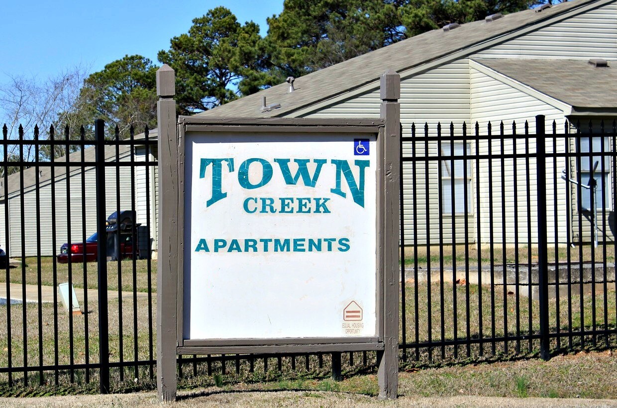 Viviendas asequibles - Town Creek Apartments