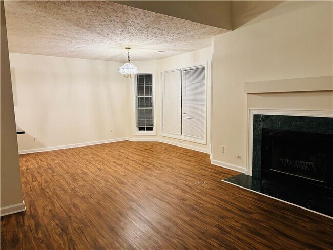 Building Photo - 815 Camelon Ct