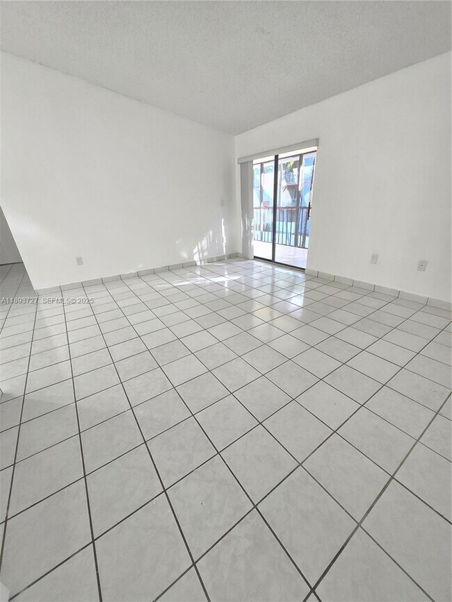 Foto del edificio - 18875 NW 62nd Ave