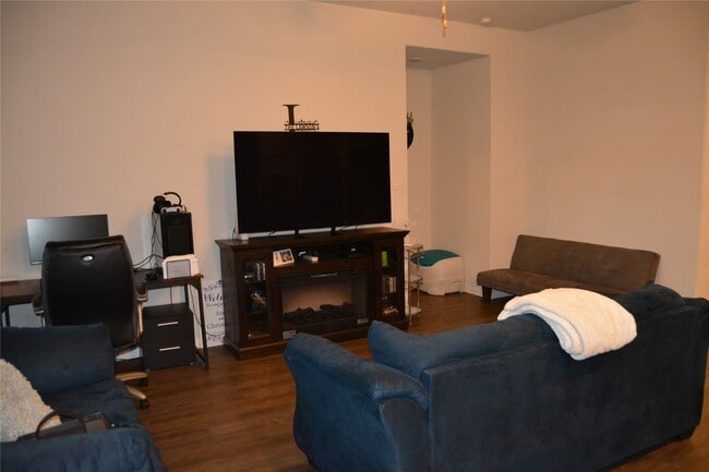 Foto del edificio - 17616 Cedar Crst Dr