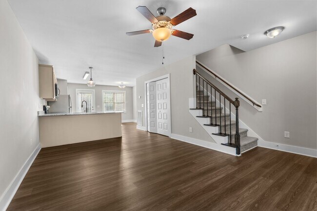 Foto del edificio - 2 Bedroom 2 Bathroom Town Home Close Proximity To Campbell