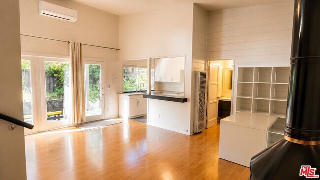 Foto del edificio - 14829 Otsego St