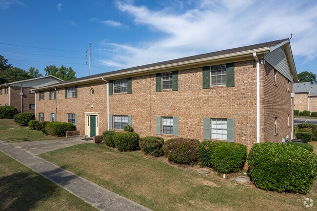 Building Photo - Courtyards Apartments
