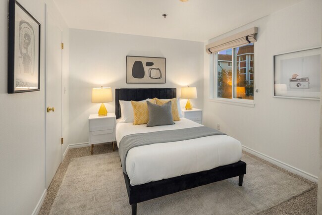 Building Photo - 1616 Summit Ave