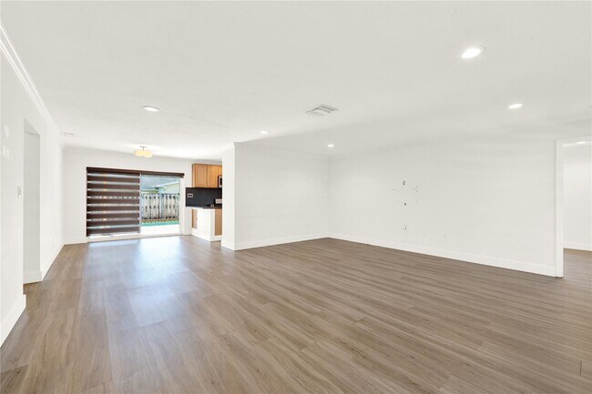 Foto del edificio - 9650 NW 24th St