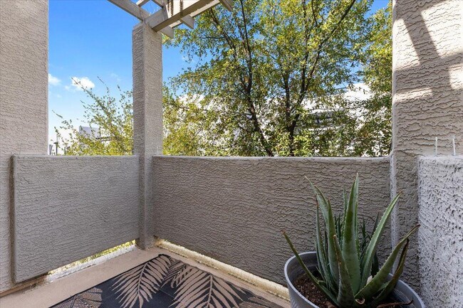 Foto del edificio - 7842 N 20th Glen