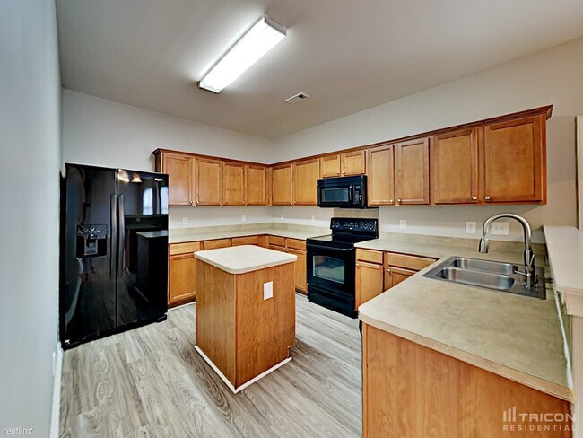 Building Photo - 711 Perth Dr