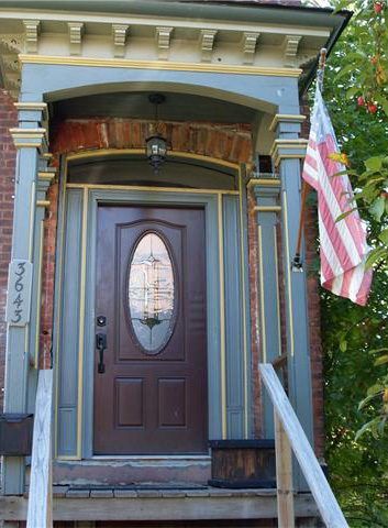 entry door - 3643 Lincoln St