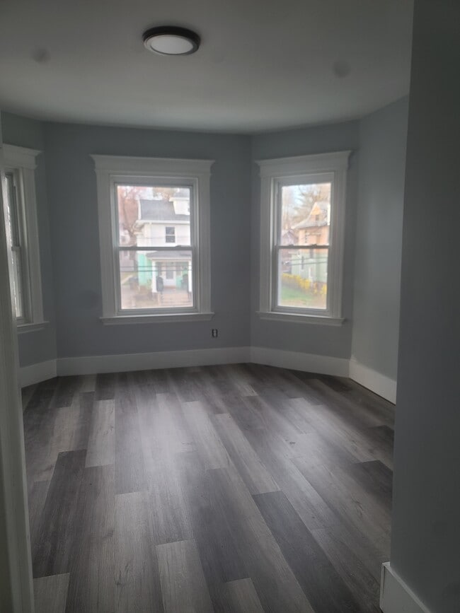 Foto del edificio - 143 Mansfield St