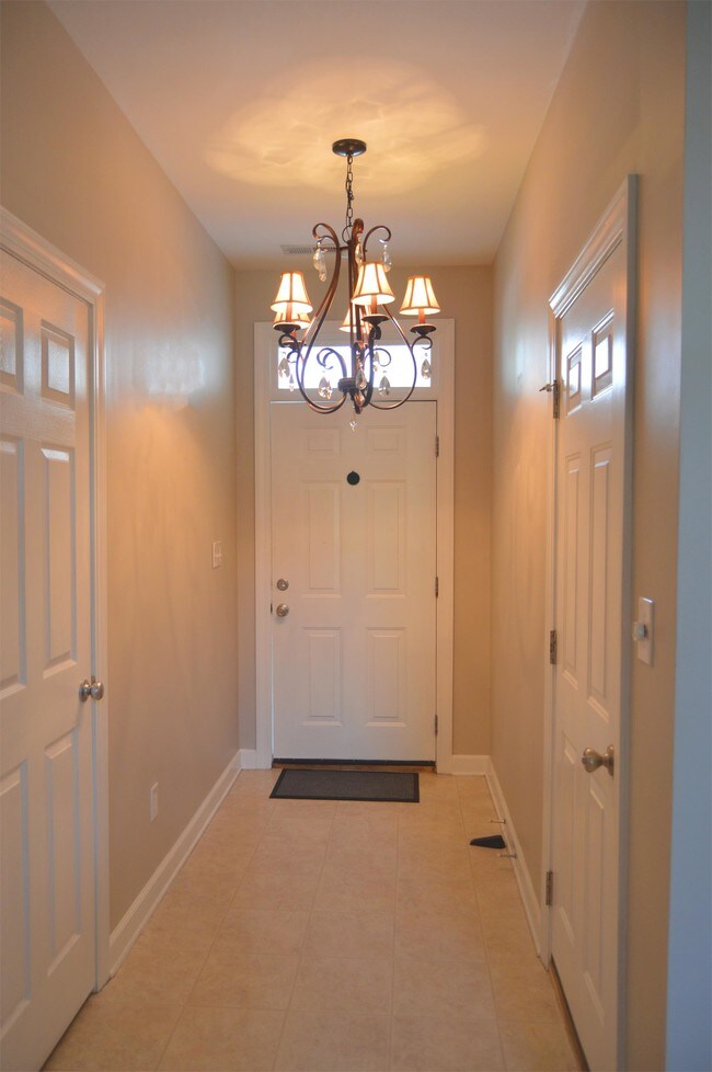 Building Photo - 511 Village Green Dr
