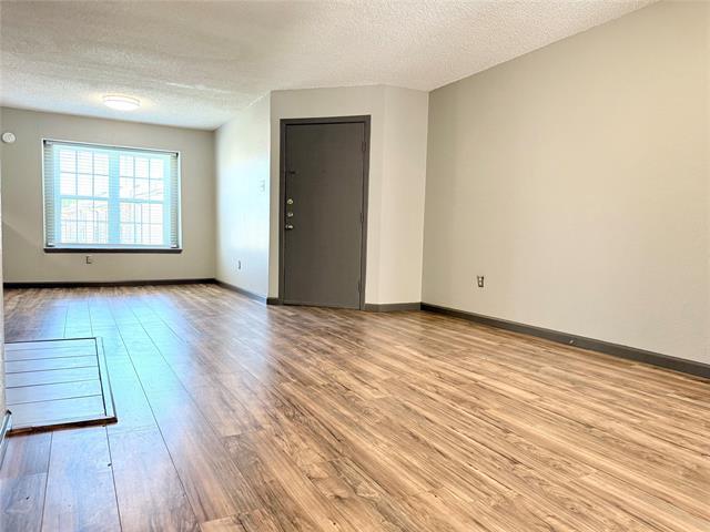 Foto del edificio - 12484 Abrams Rd
