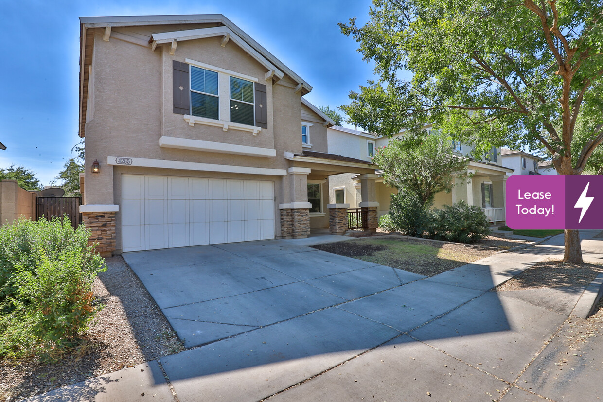 Primary Photo - 4265 E Windsor Dr