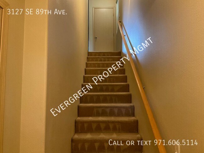 Building Photo - Tri-Level 3BD/2.5BA Townhome!