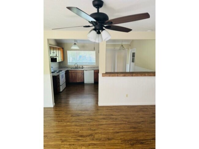 Building Photo - 3 BEDROOM IN MESQUITE**** SKYLINE SUBDIVIS...