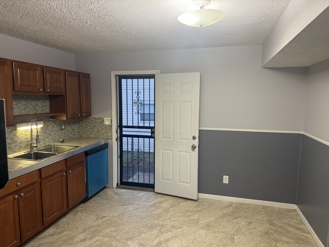 Building Photo - 1894 Pannell Ave