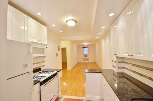 Building Photo - 121 E 79th St