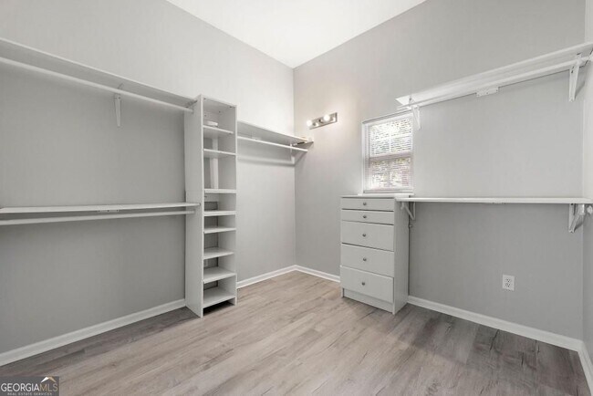 Building Photo - 880 Melody Ln