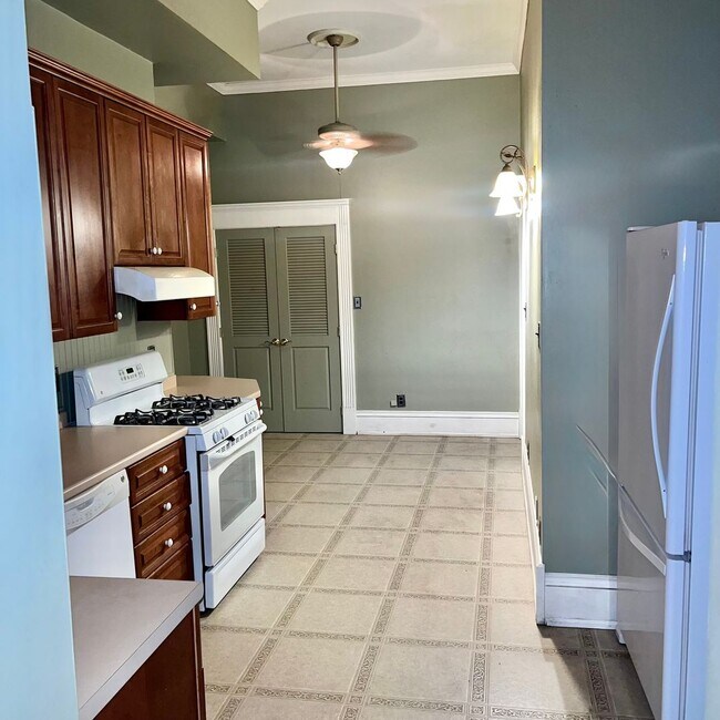 Foto del edificio - 107 N Main St