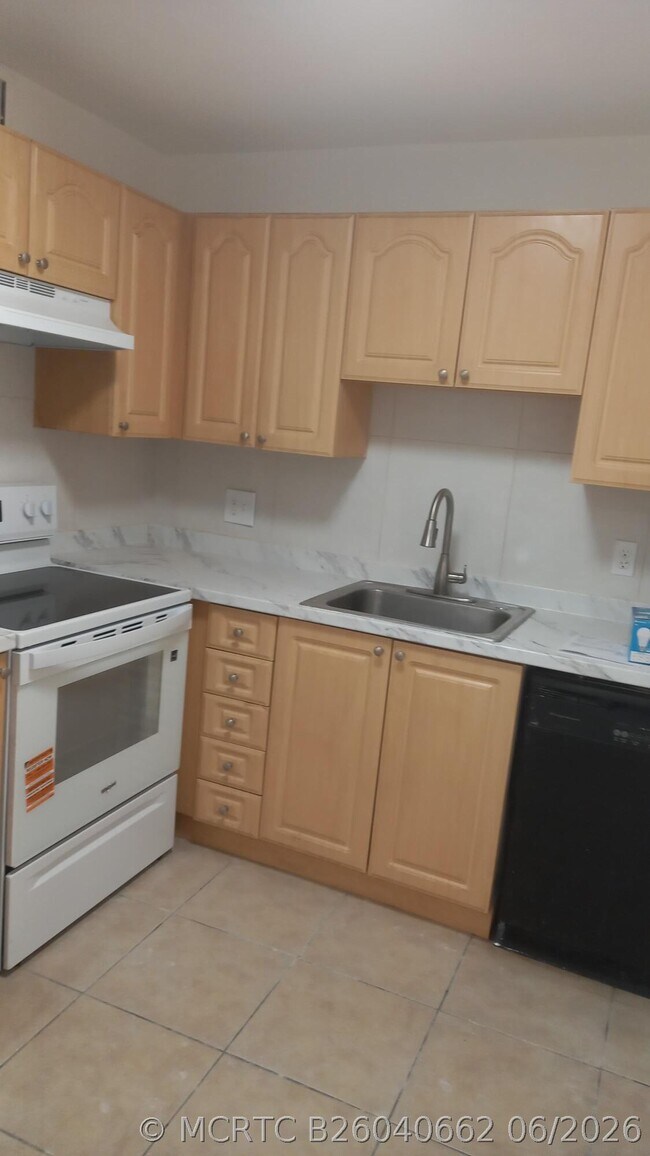 Building Photo - 4165 SW 67th Ave