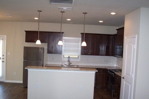 Kitchen Island with breakfast bar - 4916 Villas Dr