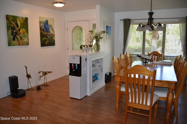 Foto del edificio - 1045 Pine Island Rd