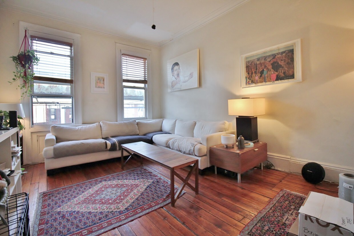 Primary Photo - 1154 Myrtle Ave