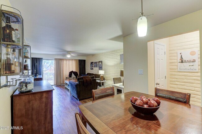 Foto del edificio - 4354 N 82nd St