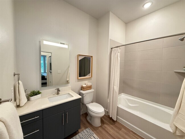 Foto del edificio - 641 W Crosstimbers St