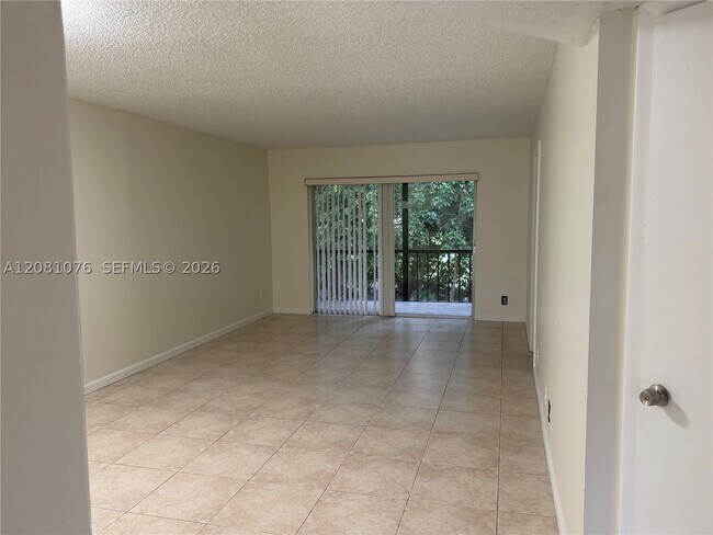 Foto del edificio - 8000 Fairview Dr