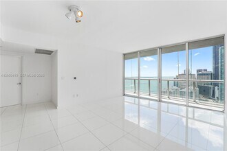 Building Photo - 495 Brickell Ave