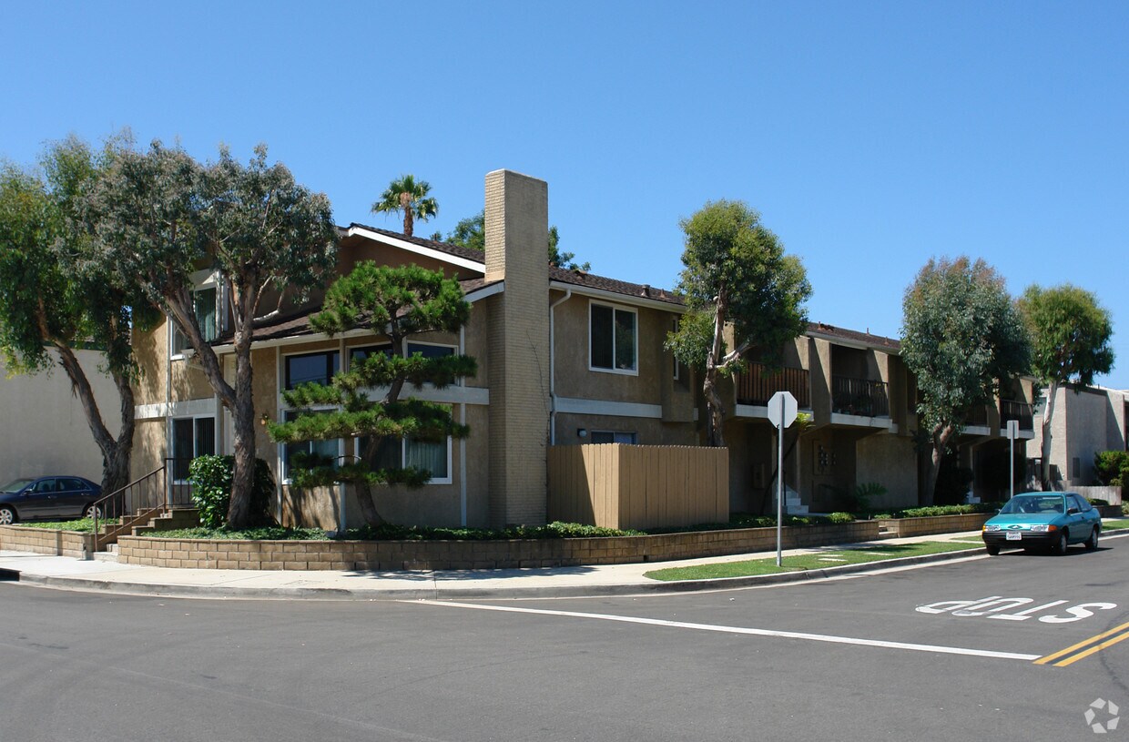 16861 Green Ln, Huntington Beach, CA 92649 Apartments in Huntington
