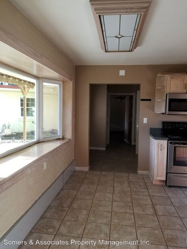 Foto del edificio - 5 br, 3 bath House - 13 Antoinette Ave