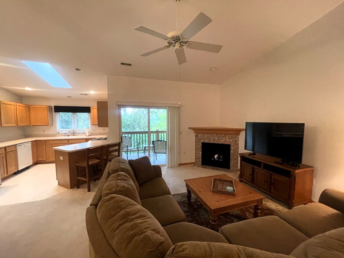 Foto principal - Furnished Second Floor Condo - Williams Bay