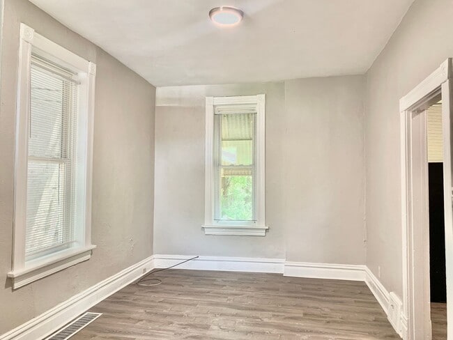 Building Photo - Winnebago Wonder: Spacious Living with Charm & Comfort!