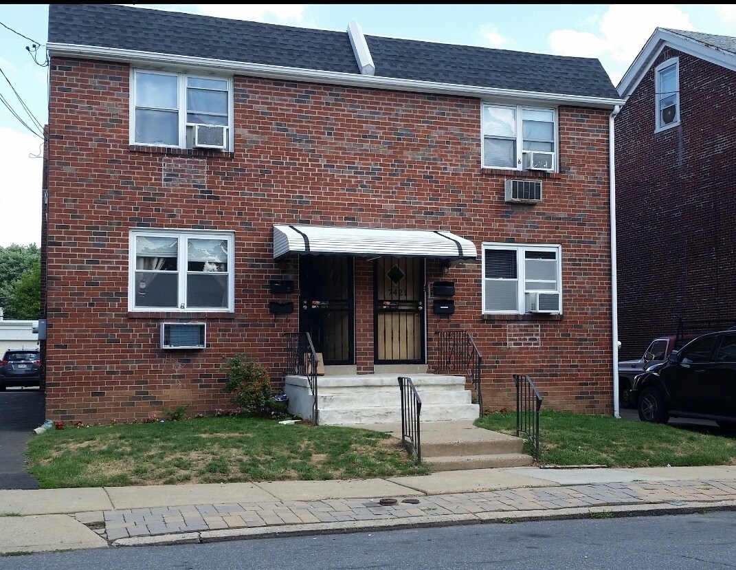 Primary Photo - 7421 - 7423 Bingham St