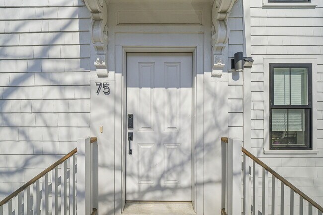 Photo - 75 Prince St Townhome