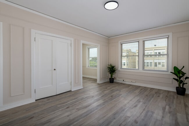 Photo - The Parkway Apartments