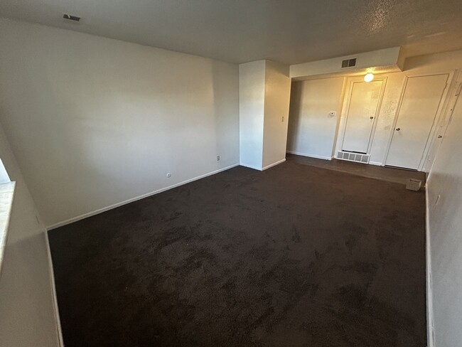 Foto del edificio - 1413 W Maple Ave