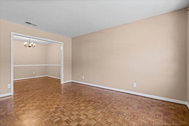 Foto del edificio - 5516 Brightwood Ln