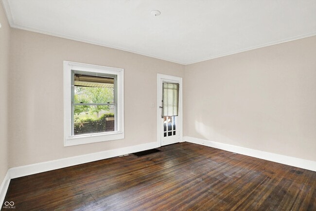 Building Photo - 628 N Riley Ave