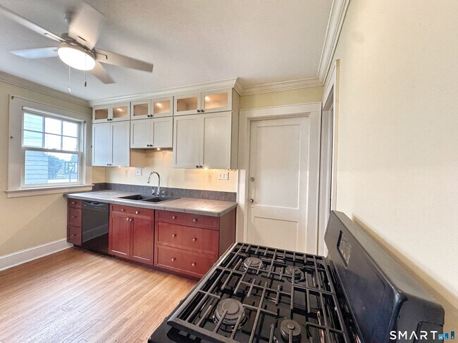 Building Photo - 14 Woodbury Ave