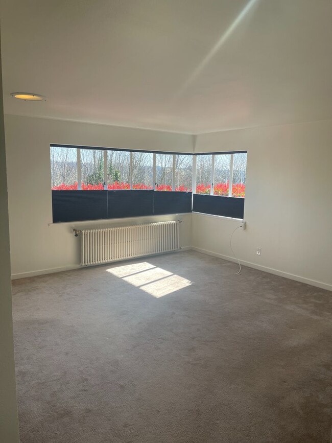 Building Photo - Cute and Cozy East Queen Anne Condo with 2 Bedrooms, 1 Bath and 1 Covered Parking Space