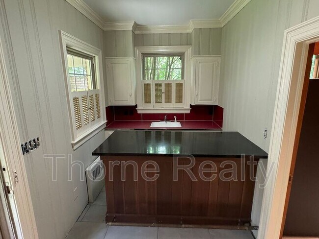 Building Photo - 306 S Howard Cir