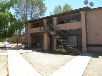Primary Photo - 465 W Ivyglen St